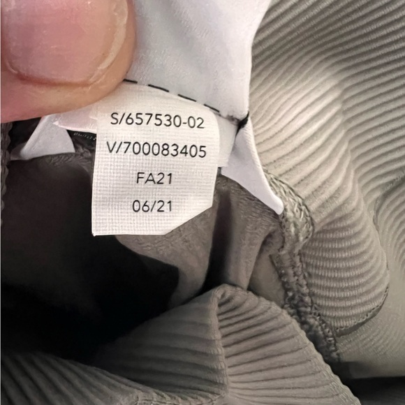 Athleta Salutation Stash Pocket Rib 7/8 Tight ribbed leggings size small - Picture 9 of 9